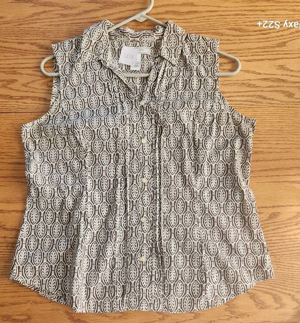 U19 G.H. Bass stretch button up sleeveless top- brown leaf print & Pleated front